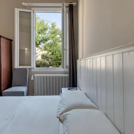 Center And - Near Rizzoli Hospital Affittacamere 3*