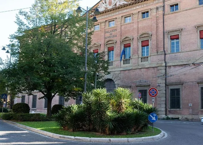 Center H- And - Near Rizzoli Hospital Gasthof Bologna